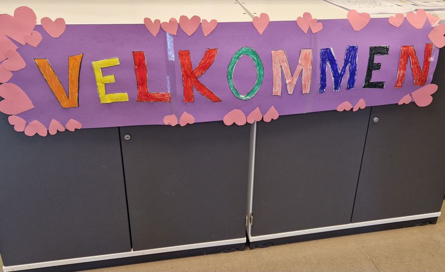 Foto: Osloskolen/Karl Andre Bertheussen en svart tavle med skrift på